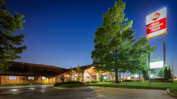 Exterior view - Best Western Plus Saddleback Inn Oklahoma City - I-40, Exit 145