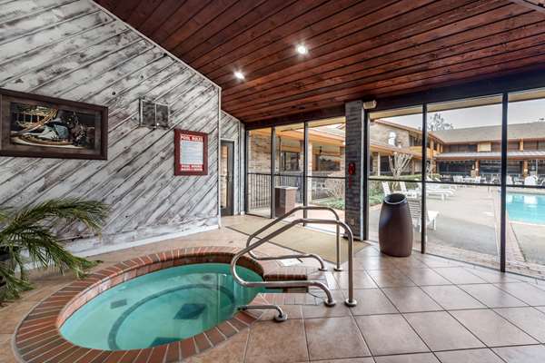 Pool - Best Western Plus Saddleback Inn Oklahoma City - I-40, Exit 145