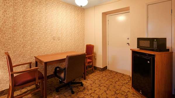 Suite - Best Western Airport Inn Tulsa - I-244, Exit 14