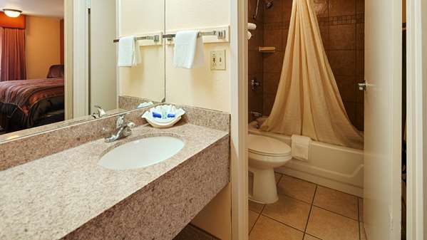  - Best Western Airport Inn Tulsa - I-244, Exit 14