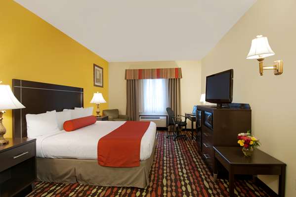  - Best Western Greentree Inn & Suites Moore - I-35, Exit 118