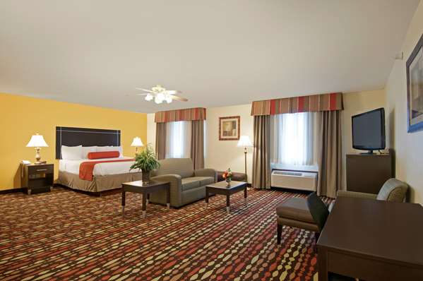 Suite - Best Western Greentree Inn & Suites Moore - I-35, Exit 118