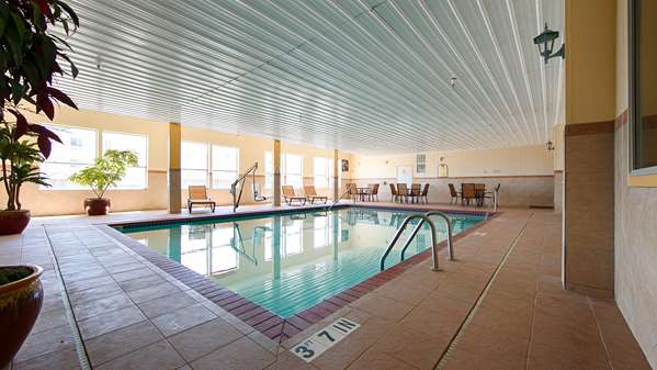 Pool - Best Western Greentree Inn & Suites Moore - I-35, Exit 118