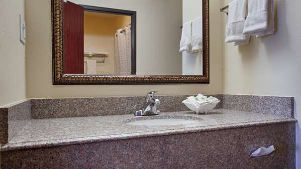  - Best Western Greentree Inn & Suites Moore - I-35, Exit 118