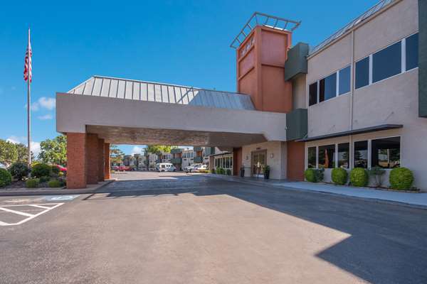 Exterior view - SureStay Plus Hotel by Best Western Lawton