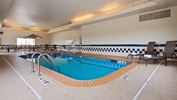 Pool - SureStay Hotel by Best Western Blackwell