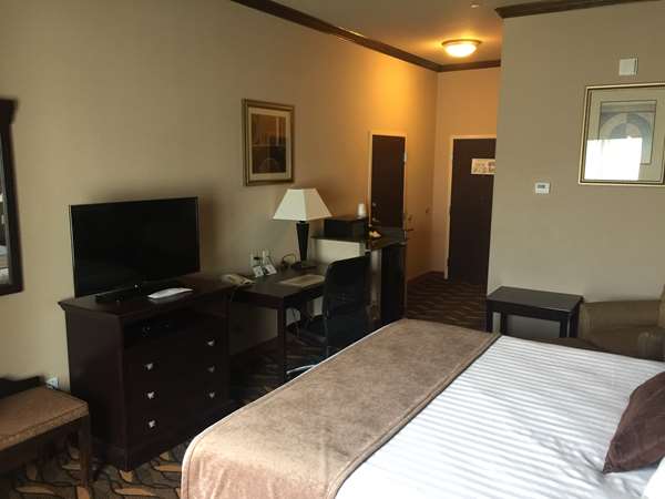  - Best Western Red River Inn & Suites - I-35, Exit 1