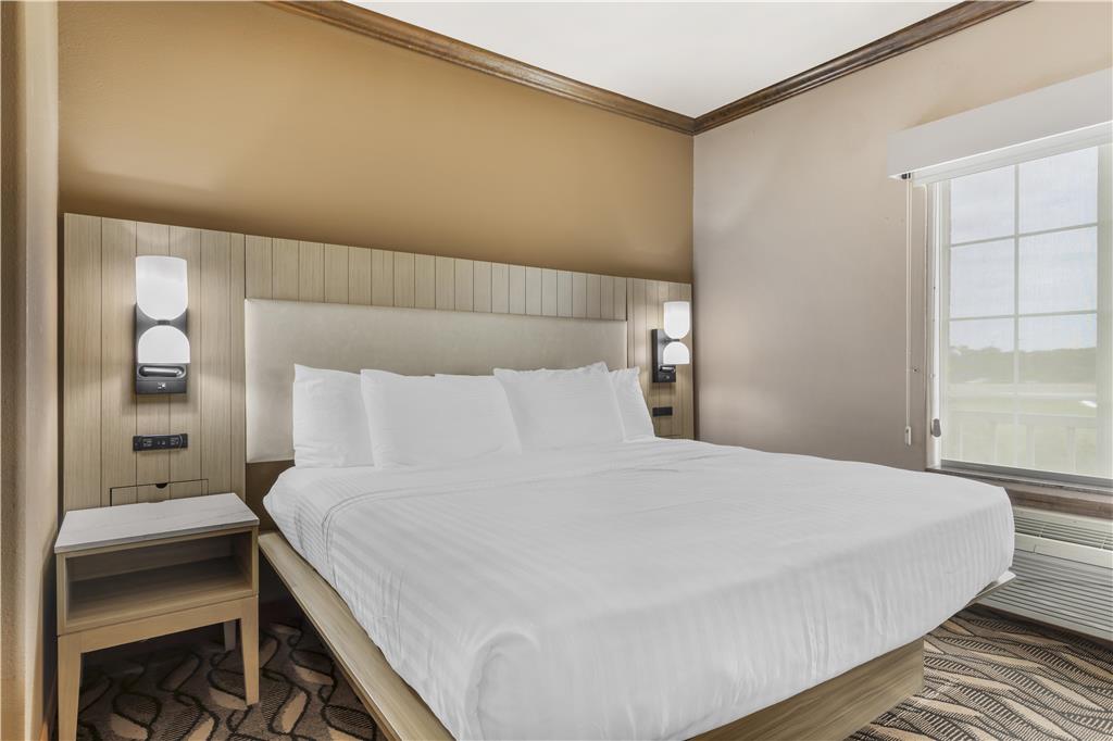 Best Western Red River Inn & Suites-guestroom-Guest Room,Suite,On-Site.jpg