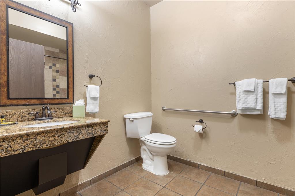 Best Western Plus Cimarron Hotel & Suites-guestroom-Guest Room,Bathroom,On-Site.jpg
