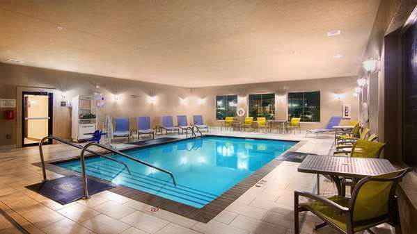 Pool - Best Western Lindsay Inn & Suites