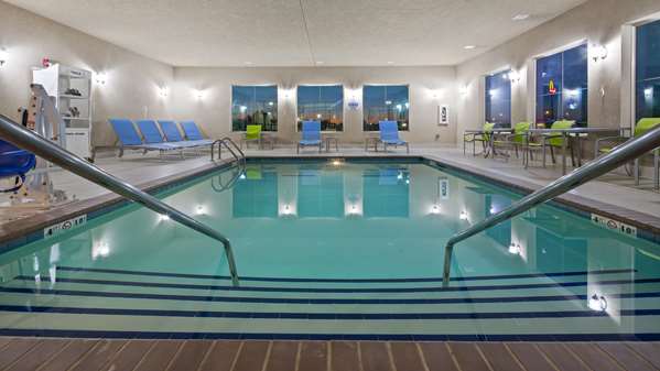 Pool - Best Western Lindsay Inn & Suites