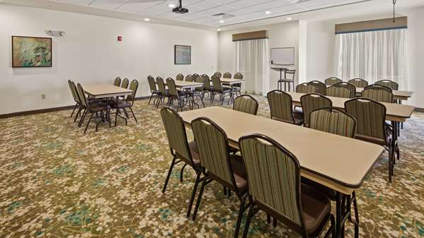  - Best Western Lindsay Inn & Suites