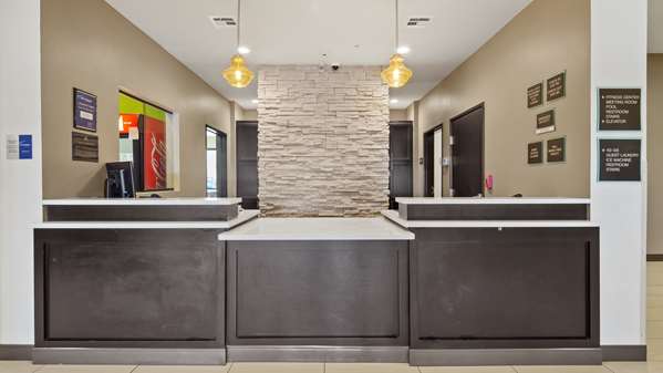  - Best Western Lindsay Inn & Suites