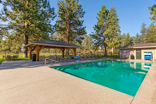 Pool - Best Western Ponderosa Lodge Sisters