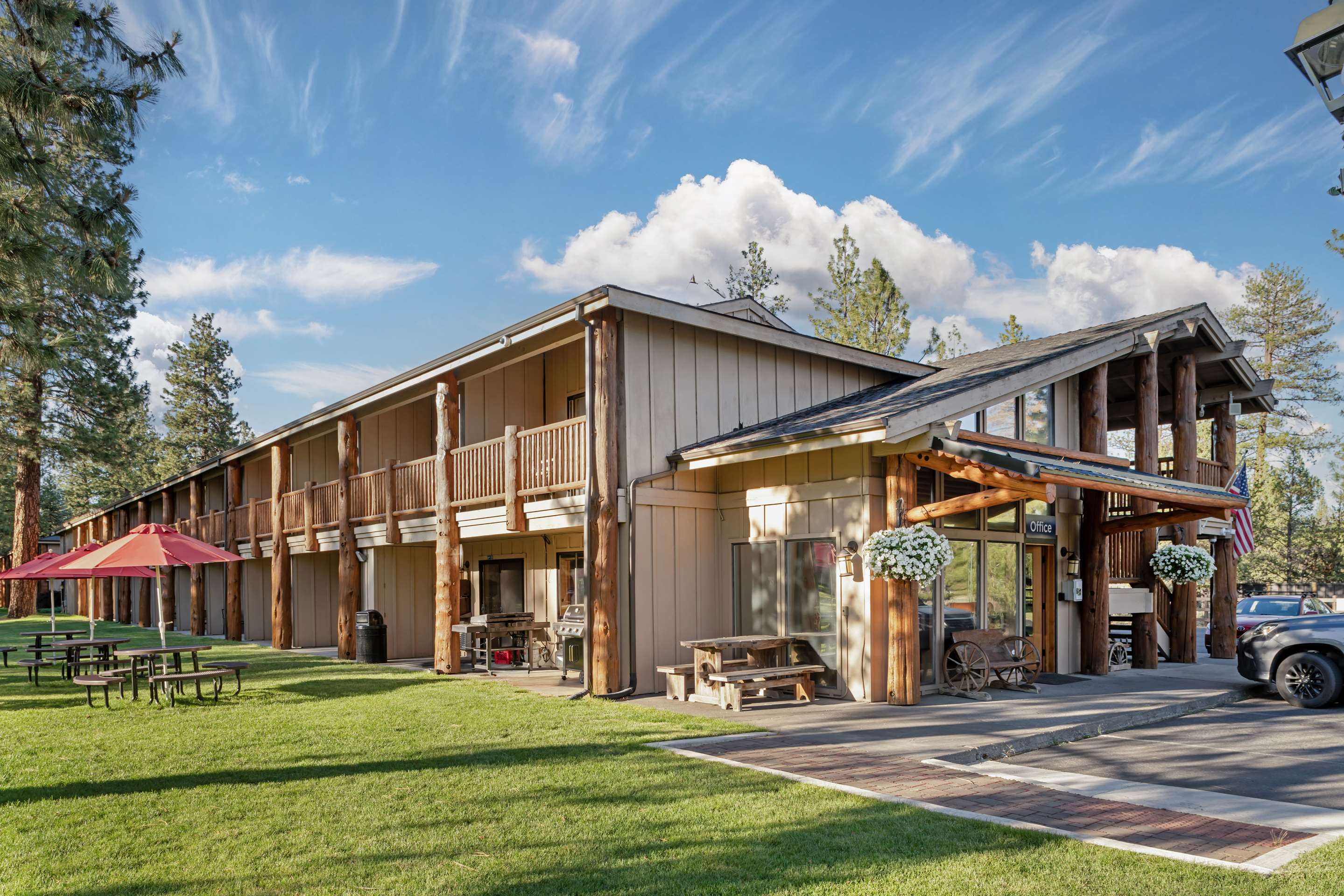 Exterior | Best Western Ponderosa Lodge