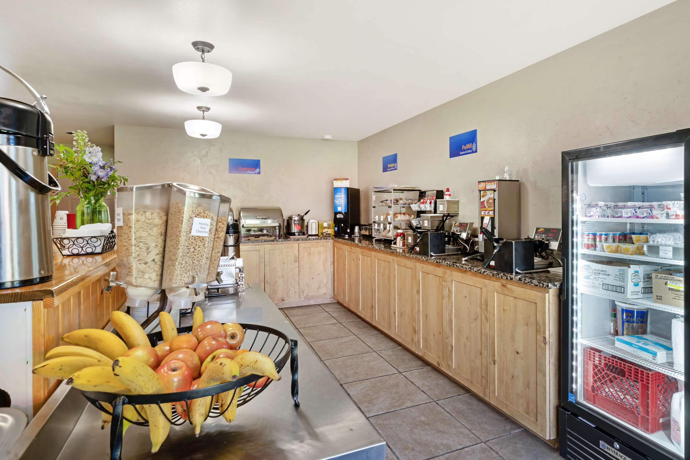 Breakfast Area | Best Western Ponderosa Lodge