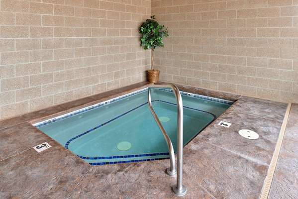 Pool - Best Western Pendleton Inn - I-84, Exit 210