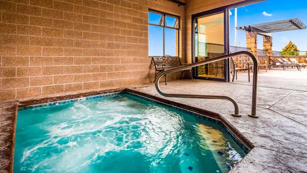 Pool - Best Western Pendleton Inn - I-84, Exit 210