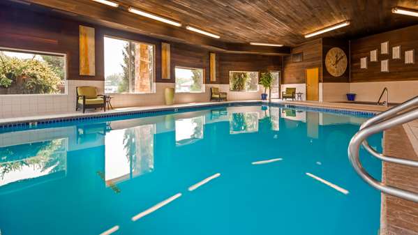 Pool - Best Western Prineville Inn