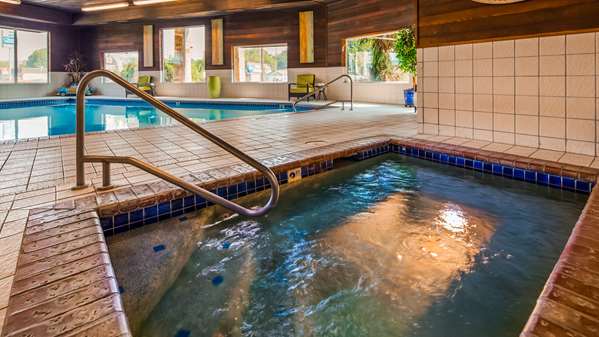 Pool - Best Western Prineville Inn