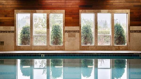 Pool - Best Western Plus Landmark Inn Lincoln City