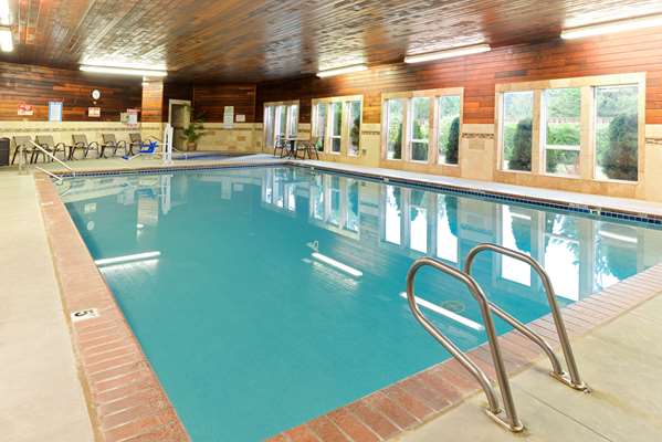 Pool - Best Western Plus Landmark Inn Lincoln City