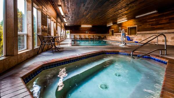 Pool - Best Western Plus Landmark Inn Lincoln City