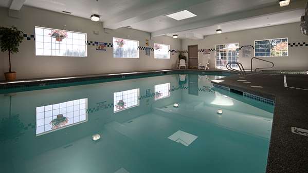Pool - Best Western Oak Meadows Inn St Helens