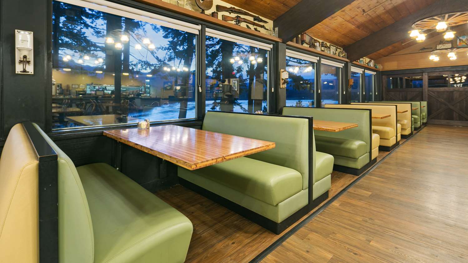 Best Western Plus Columbia River Inn Cascade Locks, OR See Discounts