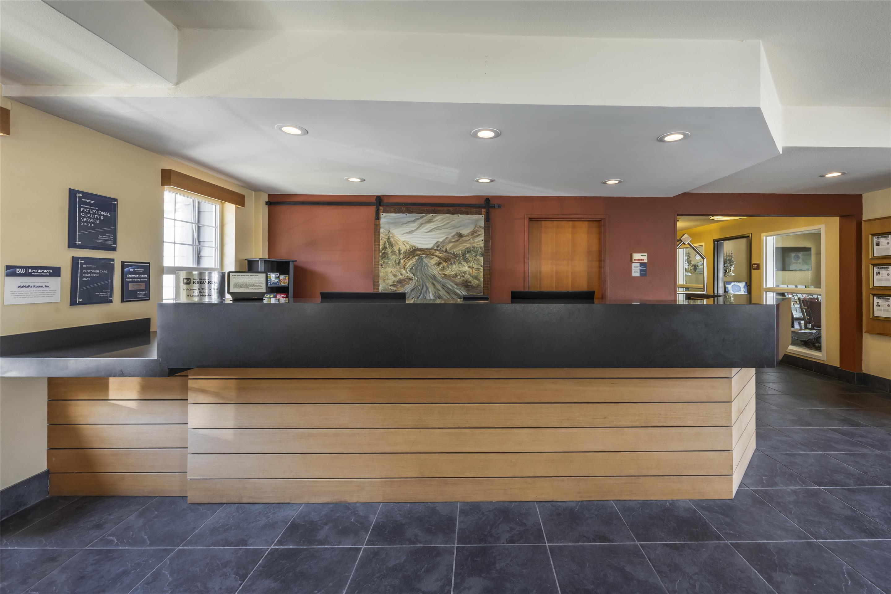 Lobby / Reception | Best Western Plus Columbia River Inn