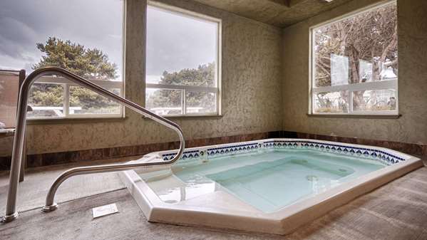 Pool - Best Western Inn at Face Rock Bandon