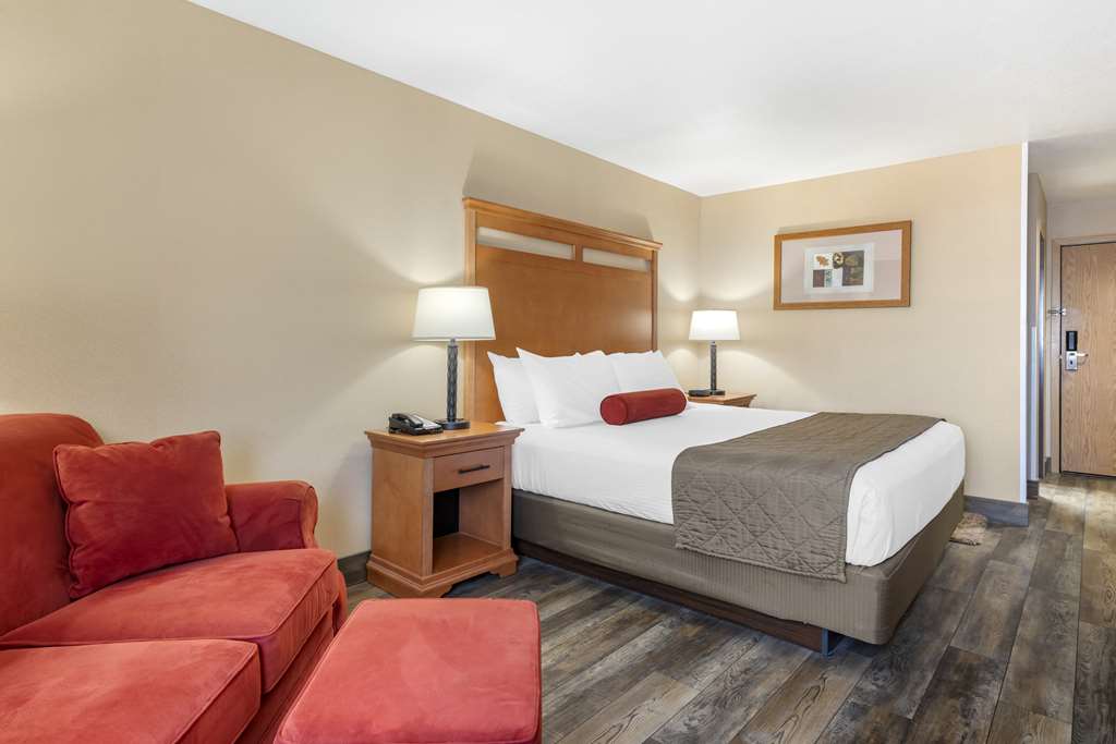 Best Western Rory & Ryan Inns-guestroom-Guest Room,On-Site.jpg