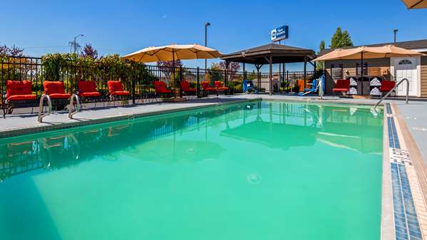Pool - Best Western Woodburn Hotel - I-5, Exit 271