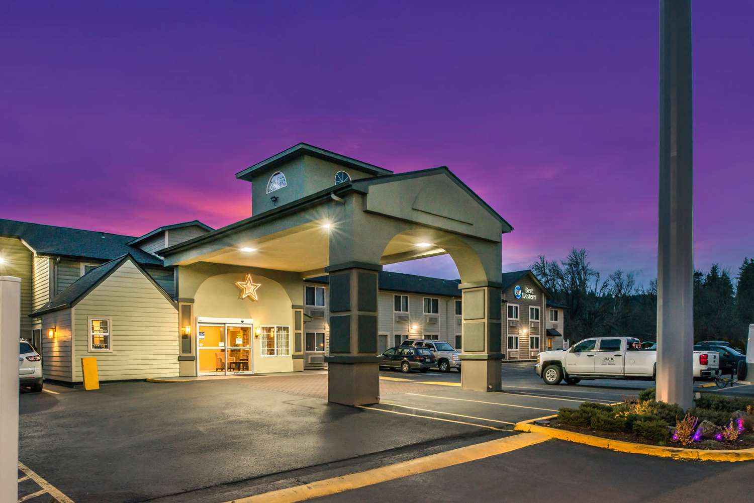 Best Western Cottage Grove Inn, OR See Discounts