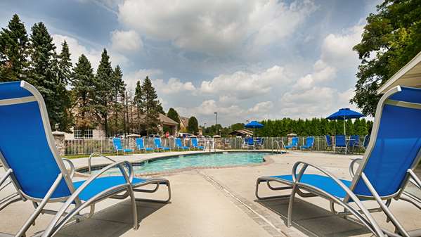 Pool - Best Western Plus Revere Inn & Suites Paradise