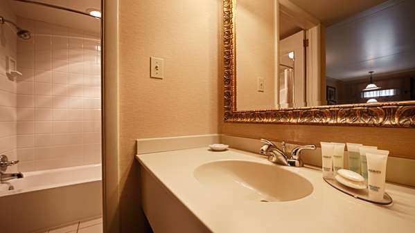  - Best Western Plus Revere Inn & Suites Paradise