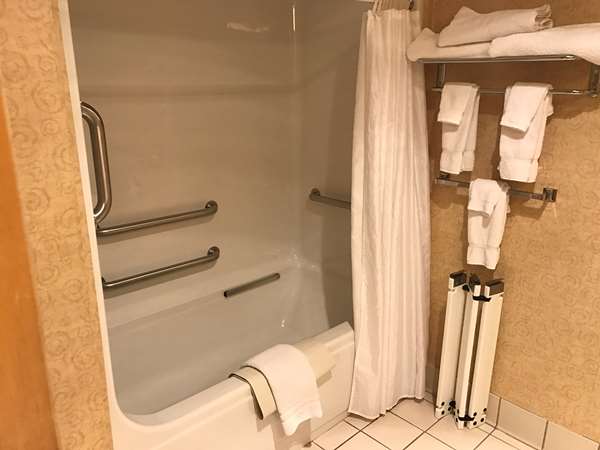  - Best Western Plus Revere Inn & Suites Paradise