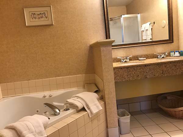  - Best Western Plus Revere Inn & Suites Paradise