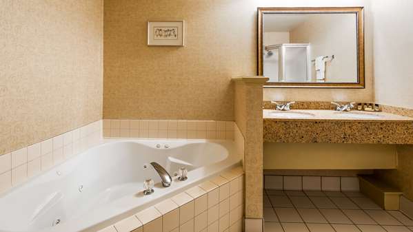 Suite - Best Western Plus Revere Inn & Suites Paradise