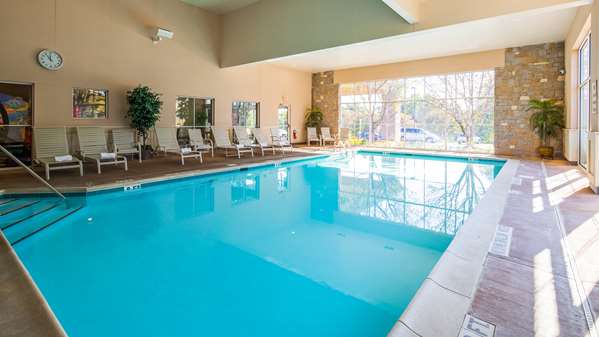 Pool - Best Western Plus Revere Inn & Suites Paradise