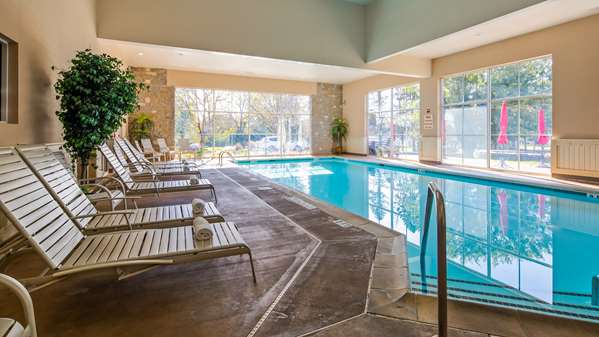 Pool - Best Western Plus Revere Inn & Suites Paradise