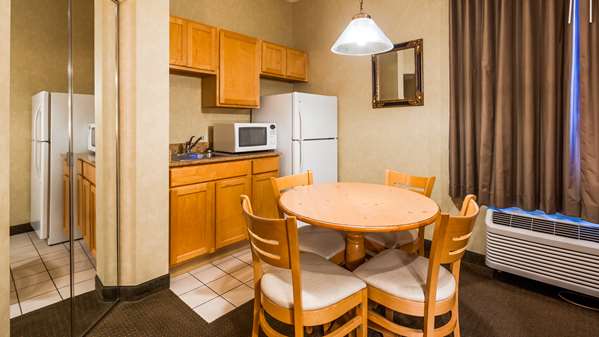 Suite - Best Western Plus Revere Inn & Suites Paradise
