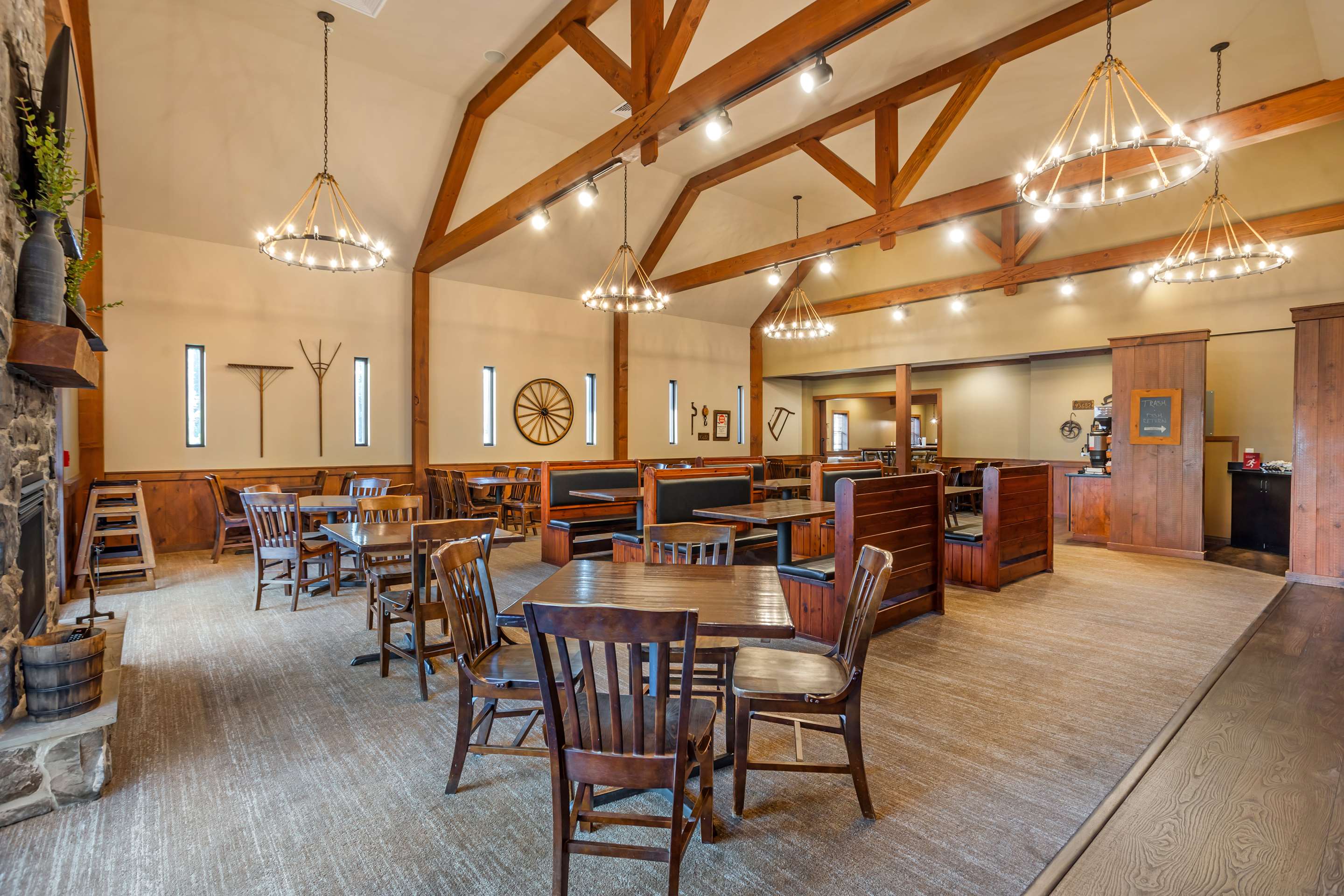 Breakfast Area | Best Western Plus Intercourse Village Inn & Suites