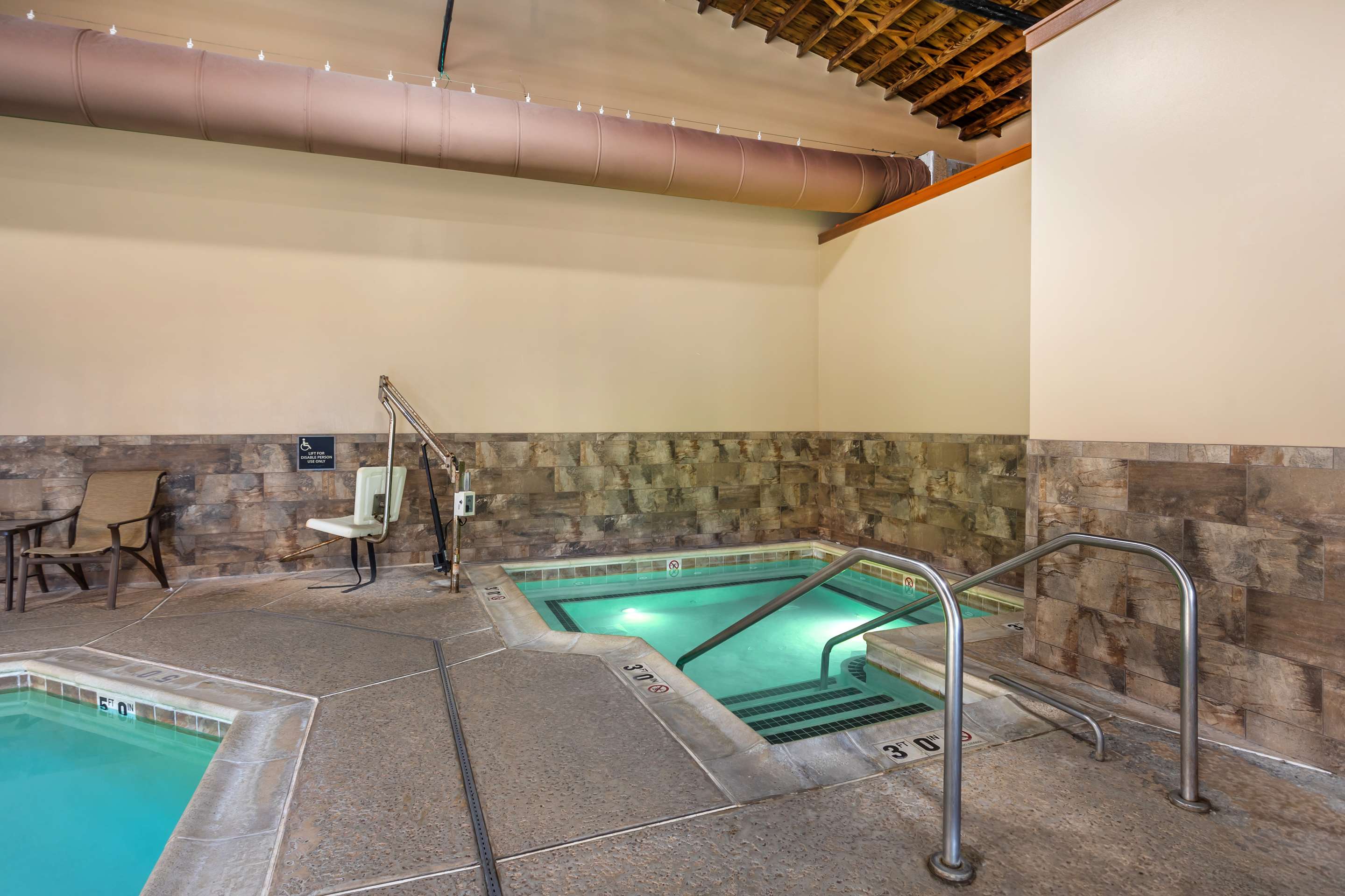 Pool | Best Western Plus Intercourse Village Inn & Suites