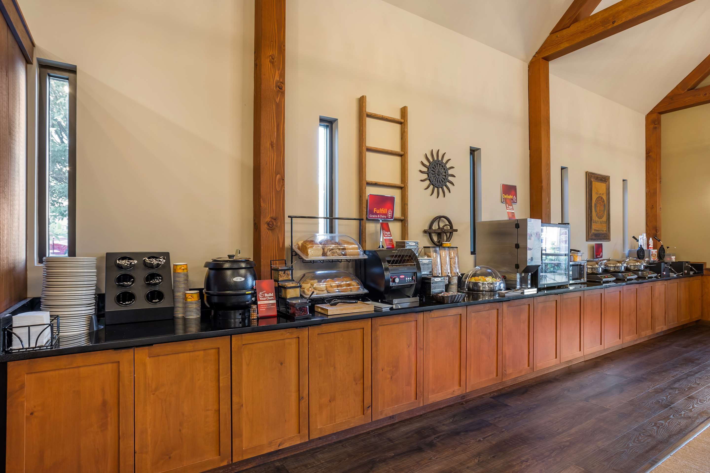 Breakfast Area | Best Western Plus Intercourse Village Inn & Suites