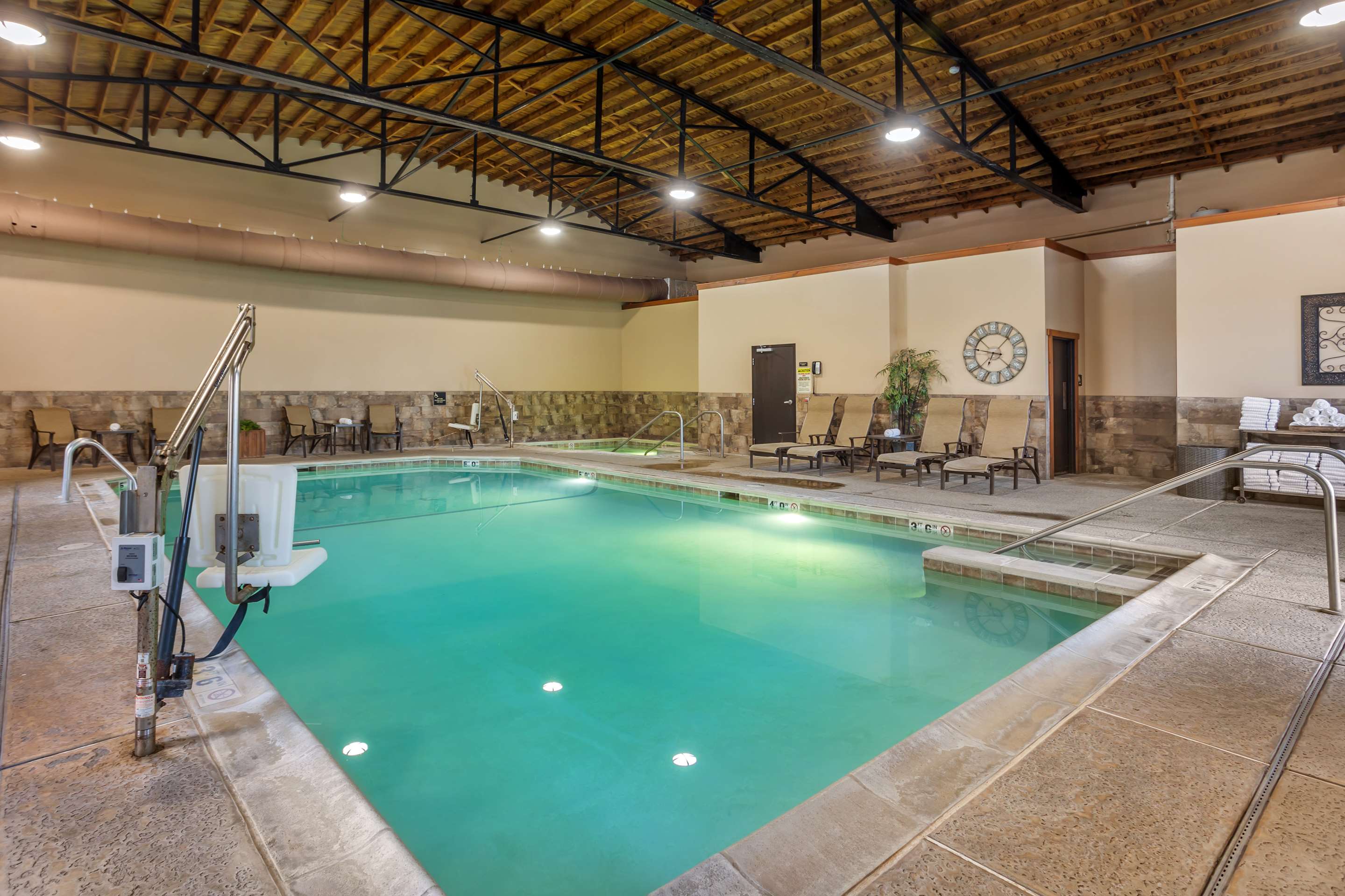 Pool | Best Western Plus Intercourse Village Inn & Suites