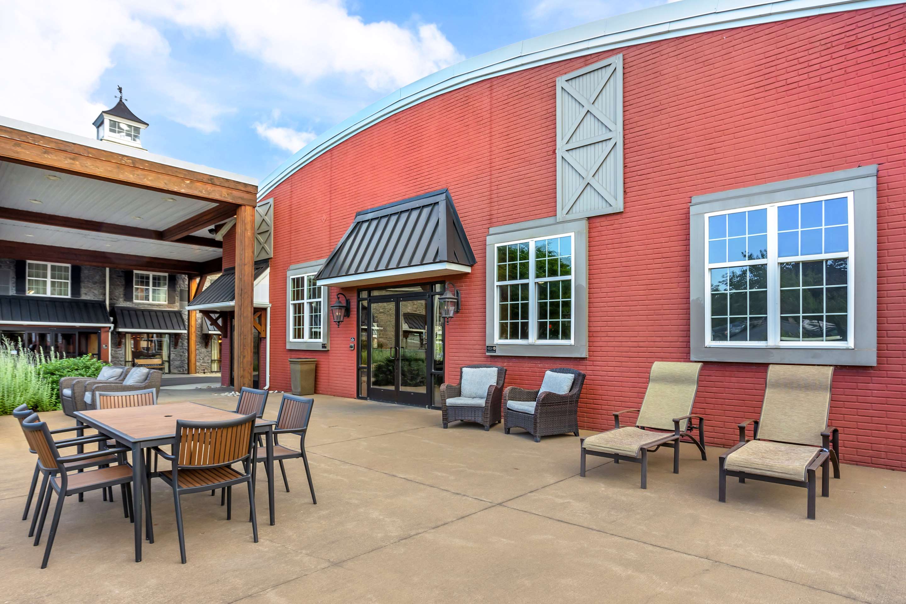 Outdoor Area | Best Western Plus Intercourse Village Inn & Suites
