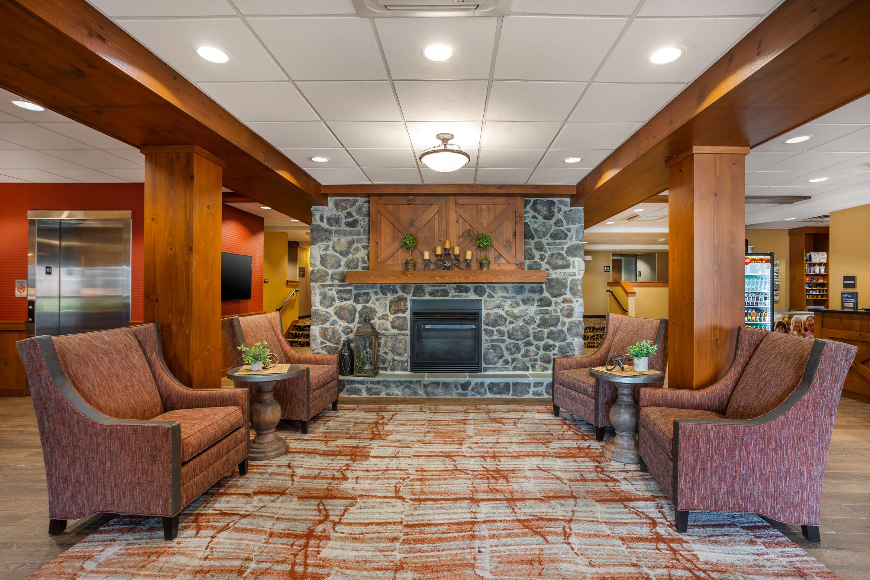 Lobby | Best Western Plus Intercourse Village Inn & Suites