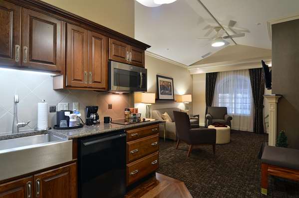 Suite - Eden Resort & Suites Lancaster