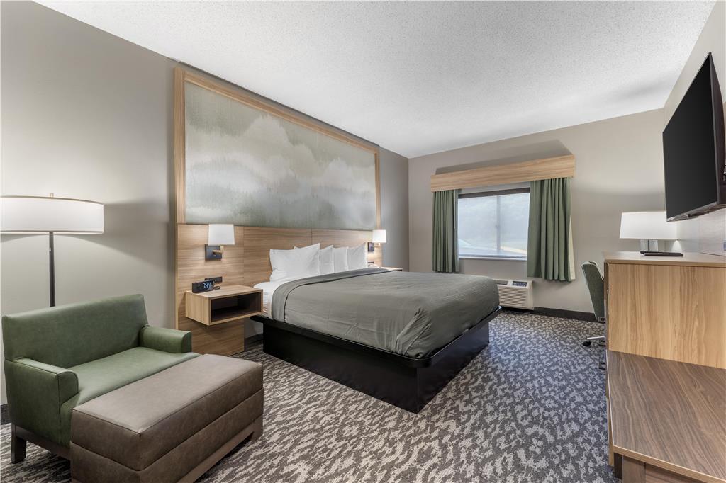 Best Western Plus Executive Inn-guestroom-Guest Room,On-Site.jpg